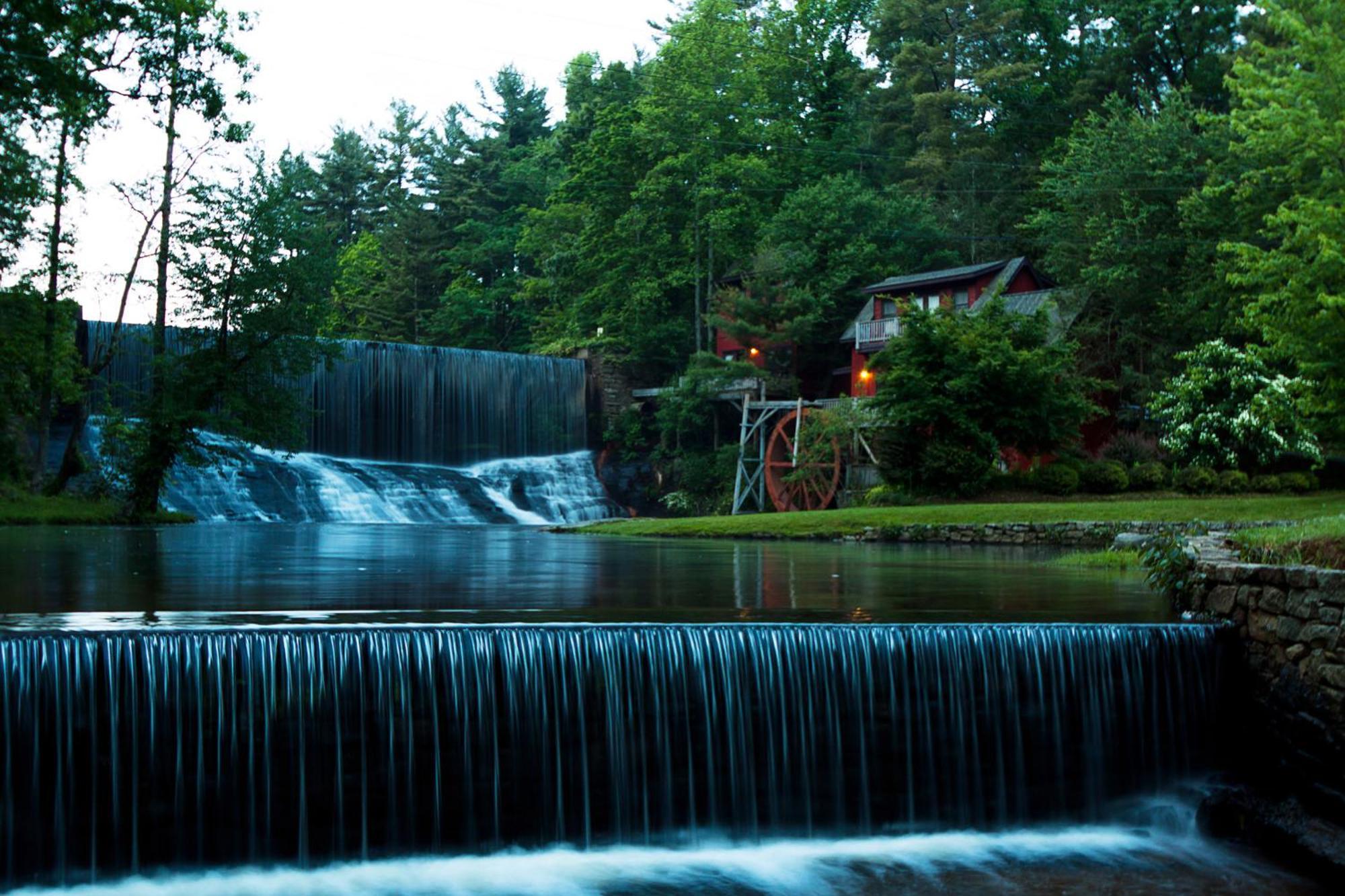 Highland Lake Inn & Resort - Флэт-Рок Экстерьер фото