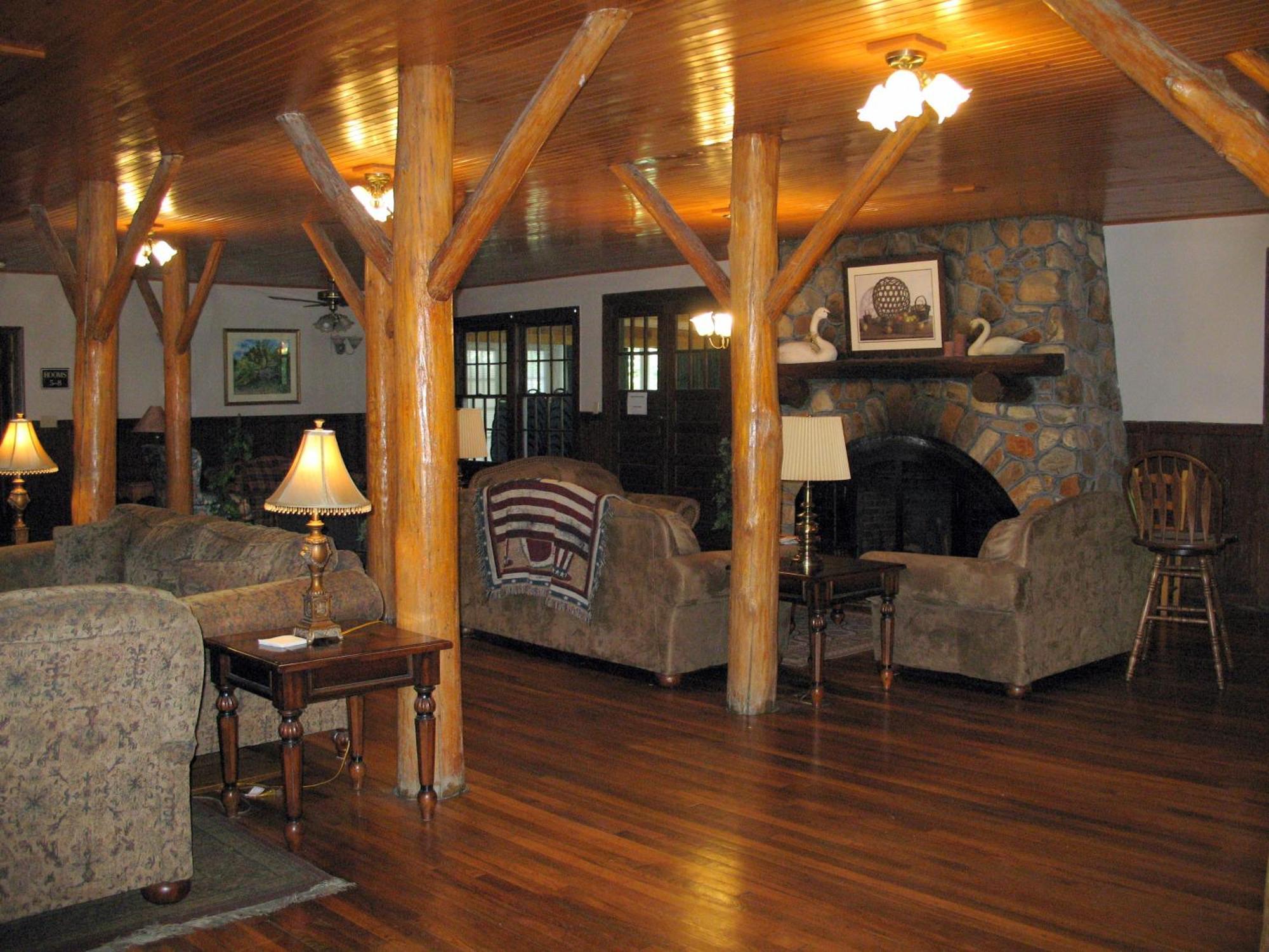 Highland Lake Inn & Resort - Флэт-Рок Экстерьер фото
