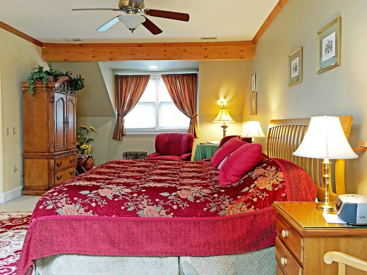 Highland Lake Inn & Resort - Флэт-Рок Экстерьер фото