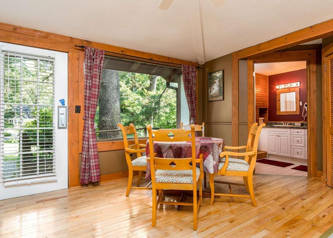Highland Lake Inn & Resort - Флэт-Рок Экстерьер фото