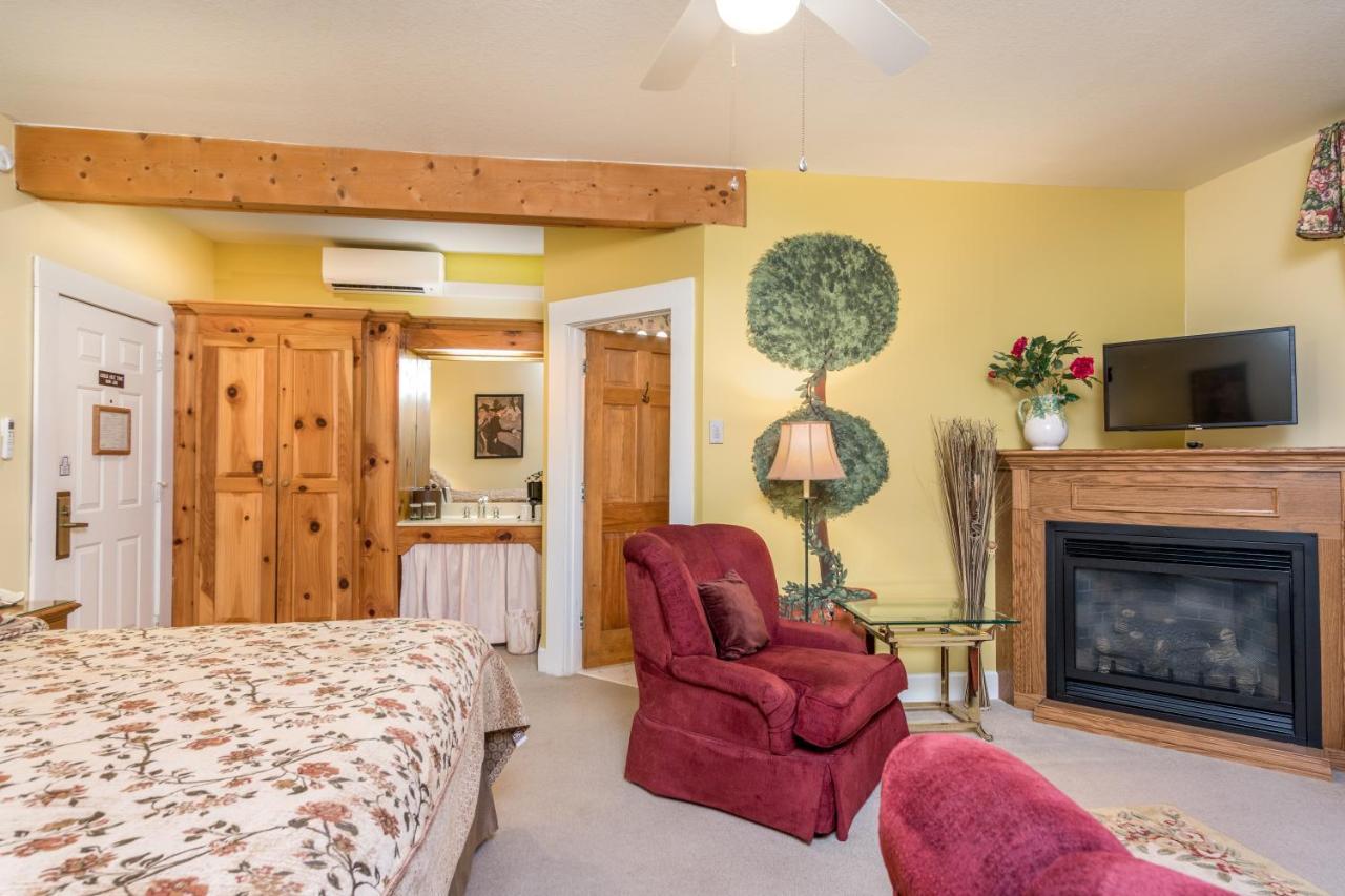Highland Lake Inn & Resort - Флэт-Рок Экстерьер фото